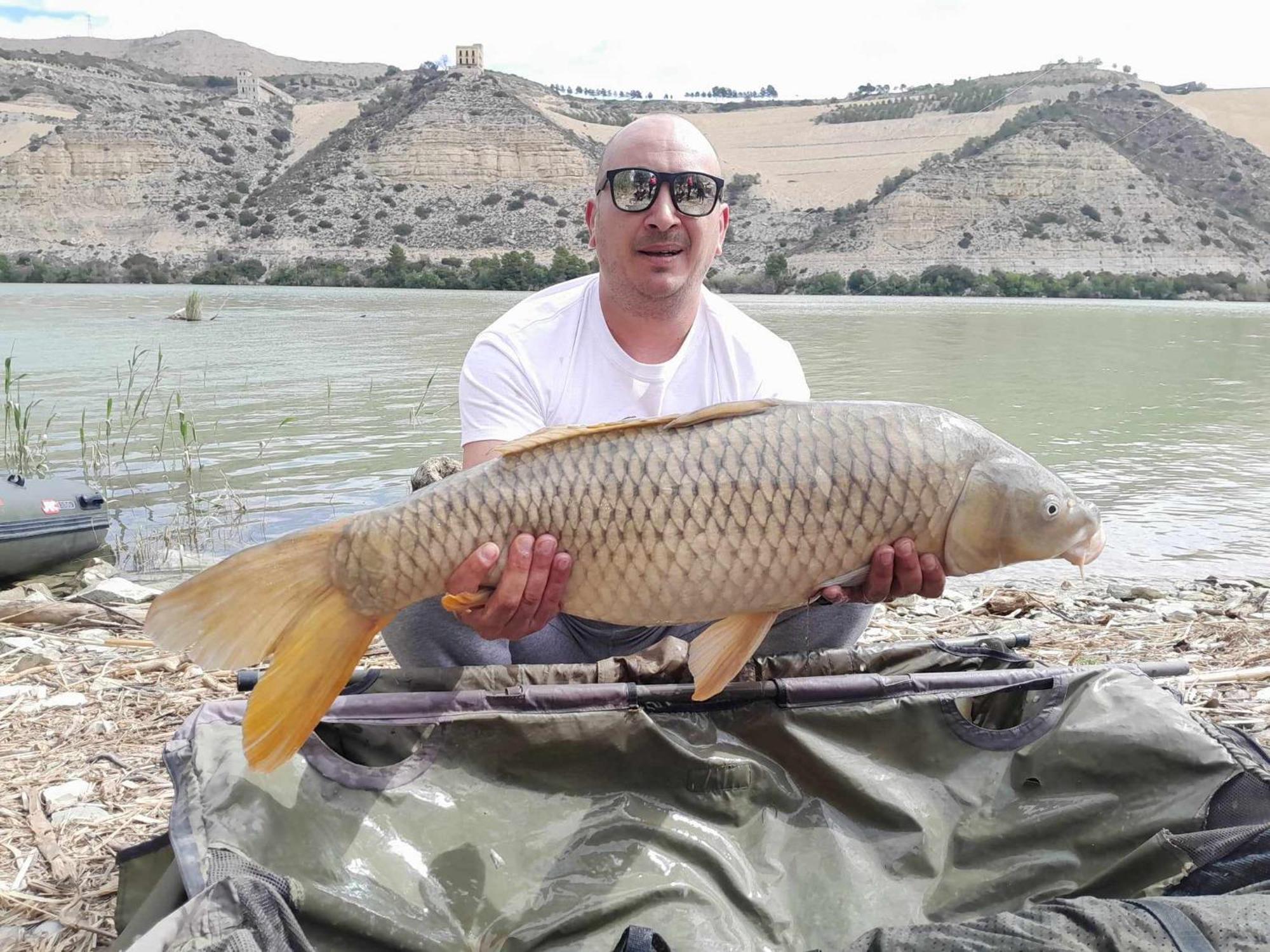 R U Ready Fishing, River Ebro 메키넨사 외부 사진